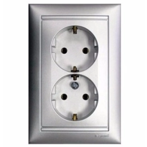 Legrand Valena 2x2P+F csatlakozóaljzat, alumínium - 770100