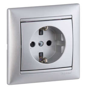   Legrand Valena 2P+F csatlakozóaljzat biztonsági zsaluval, alumínium - 770121