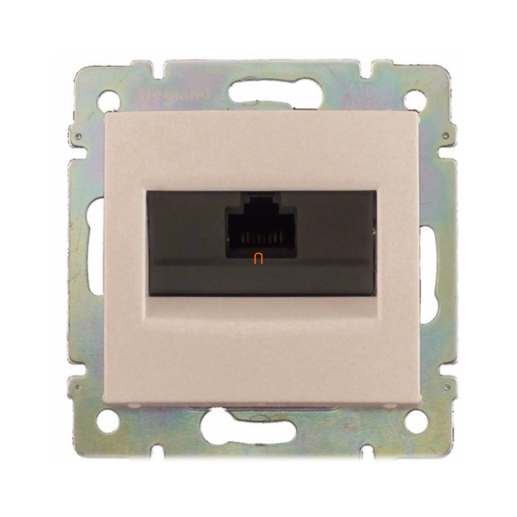 Legrand Valena 1xRJ45 UTP Cat5e aljzat,körmös elefántcsont (774130)