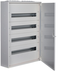   HAGER FW424WT Univers mezős elo., falon kív., maszkolt, IP30, 96M,  N+PE, I.év.oszt. 791x571x150m