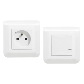   Legrand Program Mosaic előre párosított csatlakozóaljzat szett 1 db okos csatlakozóaljzatból és 1 db szimpla távvezérlő kapcsolóból álló készlet - 077734L