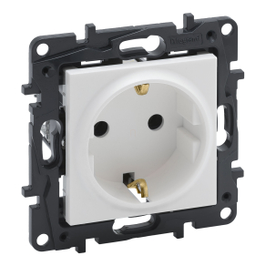   Legrand Niloé Step 2P+F csatlakozóaljzat (csavaros), fehér - 863121