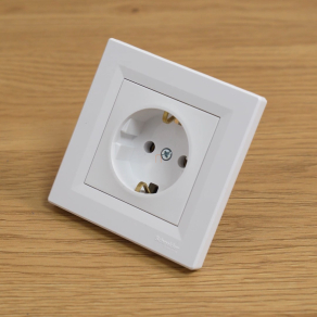   Schneider Electric Asfora - EPH2900121 - 2P+F csatlakozóaljzat, csavaros, kerettel, fehér