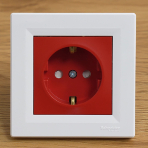   Schneider Electric Asfora - EPH2900521 - 2P+F csatlakozóaljzat, biztonsági zsaluval, piros betét, csavaros, kerettel, fehér
