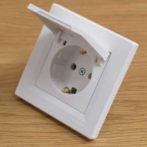   Schneider Electric Asfora - EPH3100121 - 2P+F csatlakozóaljzat, csapfedeles, csavaros, kerettel, fehér