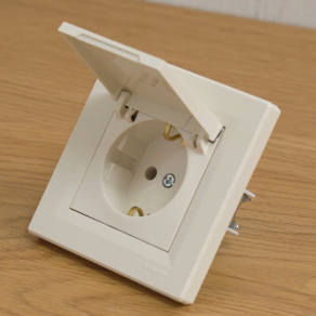   Schneider Electric Asfora - EPH3100123 - 2P+F csatlakozóaljzat, csapfedeles, csavaros, kerettel, bézs