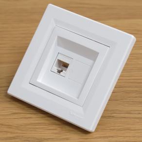   Schneider Electric Asfora - EPH4300121 - 1xRJ45 Cat5e UTP aljzat, fehér