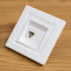   Schneider Electric Asfora - EPH4700121 - 1xRJ45 Cat6 UTP aljzat, fehér