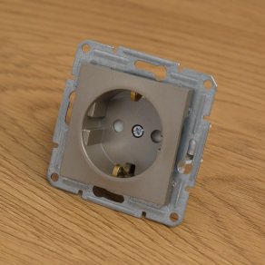   Schneider Electric Asfora - EPH2900269 - 2P+F csatlakozóaljzat, biztonsági zsaluval, csavaros, bronz