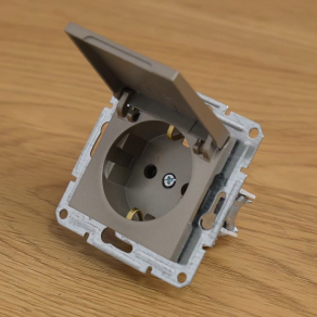   Schneider Electric Asfora - EPH3100169 - 2P+F csatlakozóaljzat, csapfedeles, csavaros, bronz