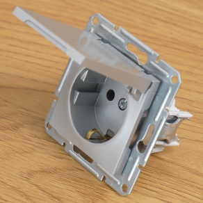   Schneider Electric Asfora - EPH3100161 - 2P+F csatlakozóaljzat, csapfedeles, csavaros, alumínium