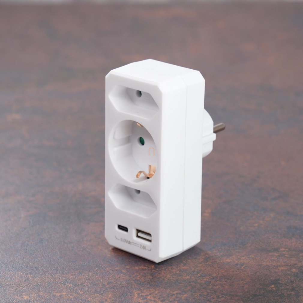 Földeletlen elosztó2+1 aljzattal, USB A+C, fehér