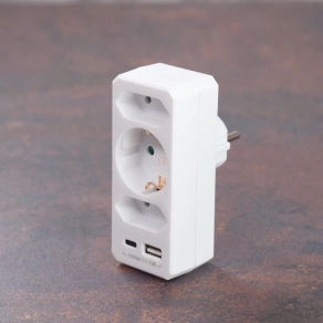 Földeletlen elosztó2+1 aljzattal, USB A+C, fehér