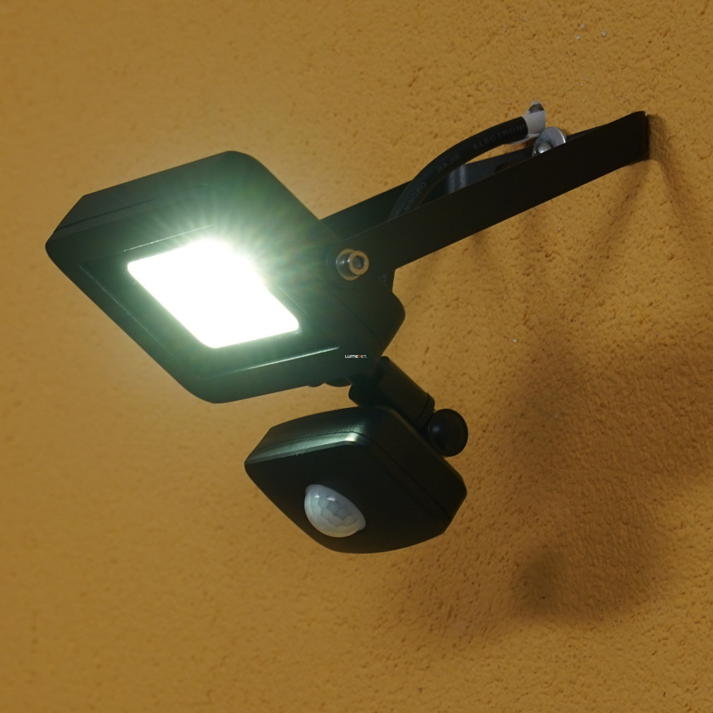 LED reflektor mozgásérzékelővel, hidegfehér, 900lm