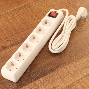   Hatos kapcsolós hosszabbító gyermek védelemmel, 1,4 méteres