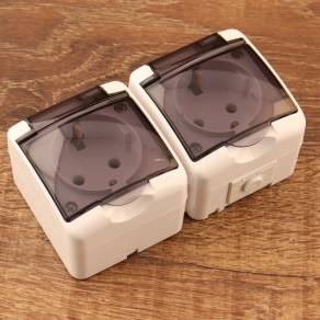   Kültéri falon kívüli dupla csatlakozó aljzat áttetsző csapfedeles