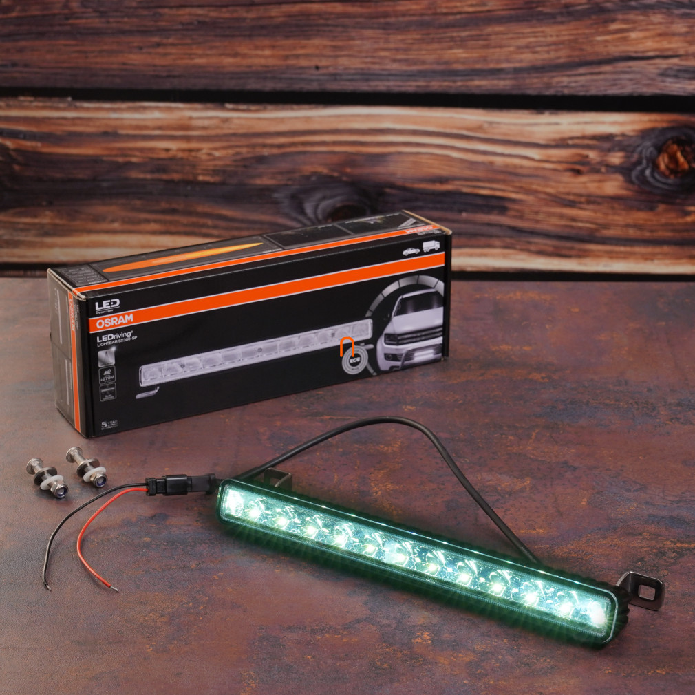 Osram LEDriving Lightbar Slim SX300-SP LED kiegészítő távolsági fényszóró, 270 méteres világítási távolság, 12 nagyteljesítményű LED, ECE R112 jóváhagyással, LEDDL106, 12/24V