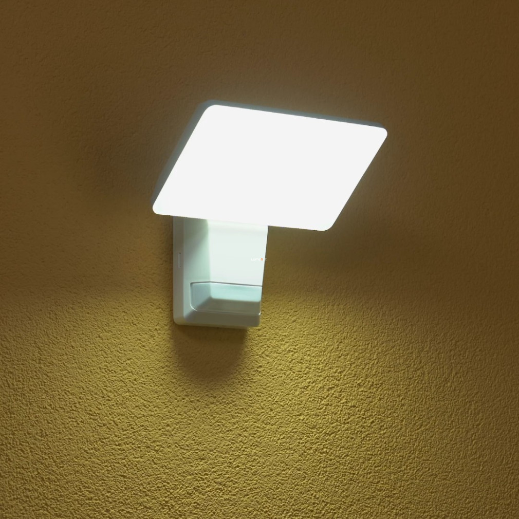 Ledvance Endura Pro F LED reflektor, mozgásérzékelővel 27W 3000lm, 4000K, IP55, fehér