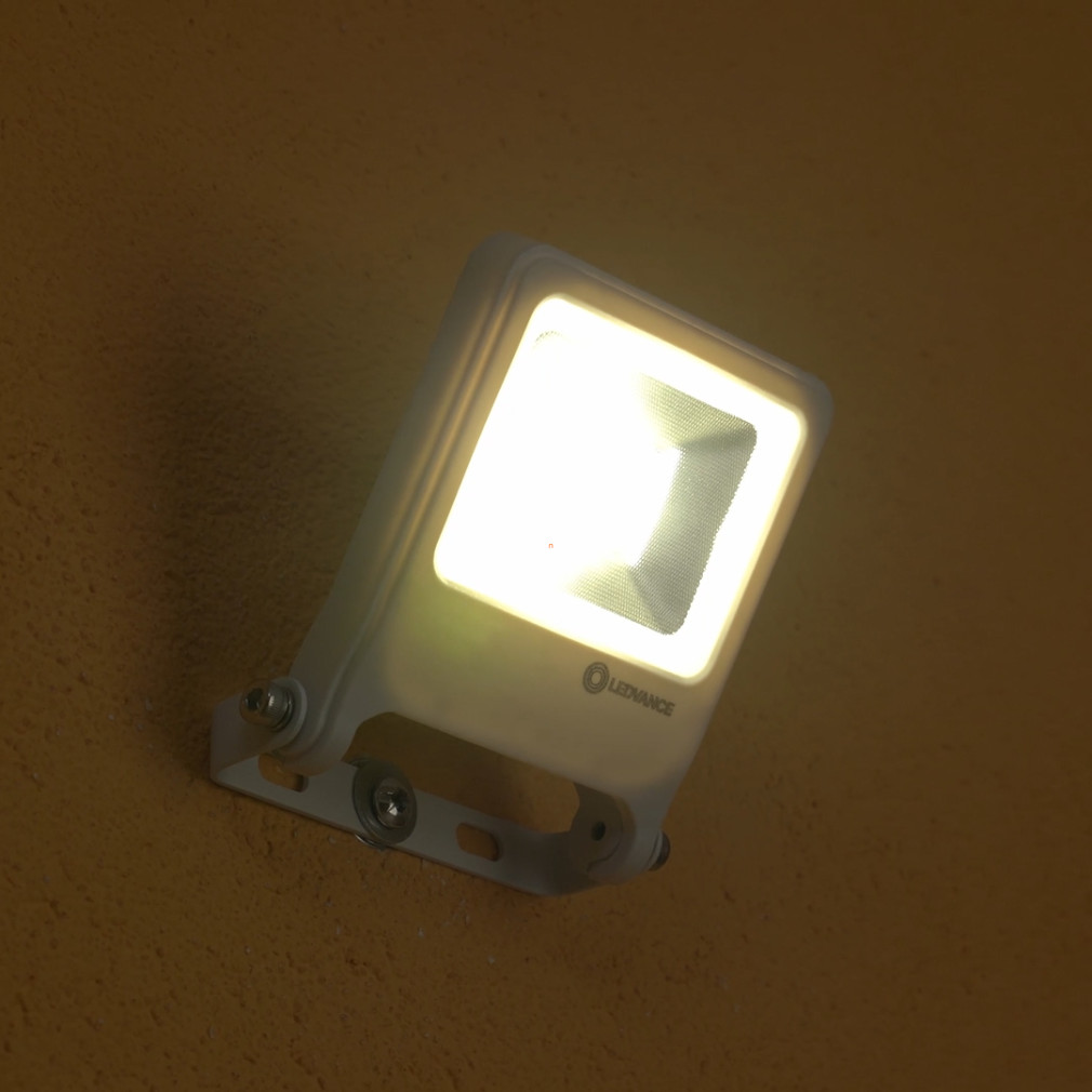 Ledvance Endura Flood LED reflektor, 10W, 3000K, 800lm, IP65, fehér