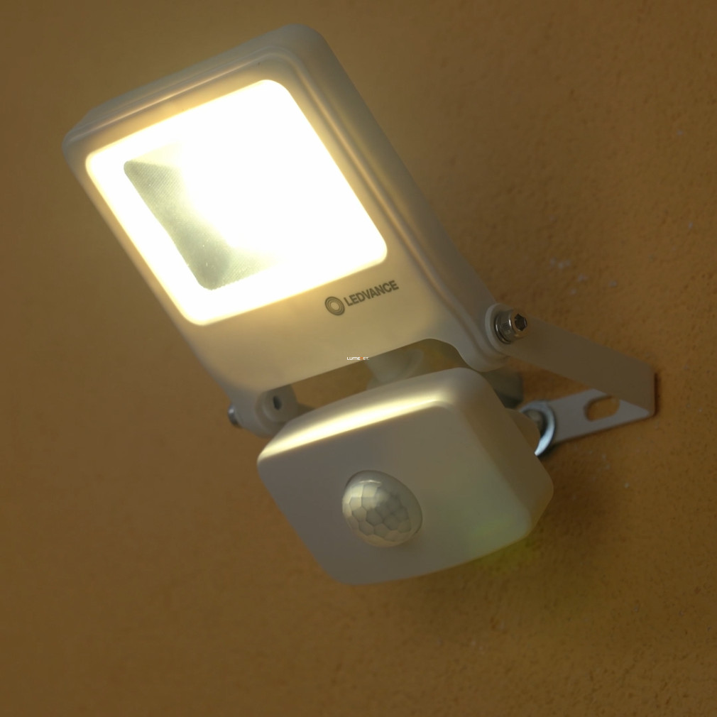 Ledvance Endura Flood LED reflektor mozgásérzékelővel 10W, 800lm, 3000K, IP44, fehér