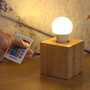   Osram E27 RGBW LED Star+ 9,4W 806lm 2700K melegfehér 200° - 60W izzó helyett, távirányítóval