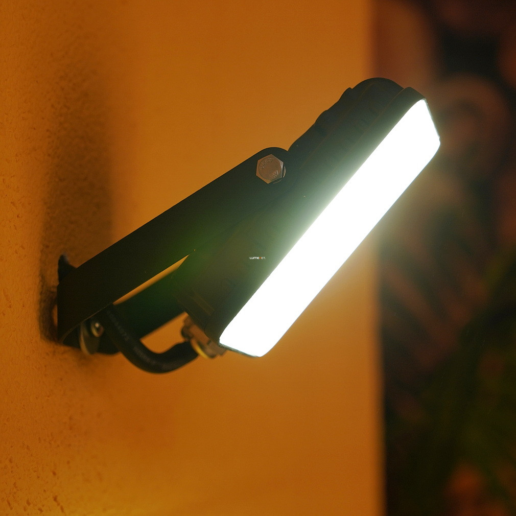 Ledvance LED reflektor, hidegfehér, 10 W (Essential Floodlights)