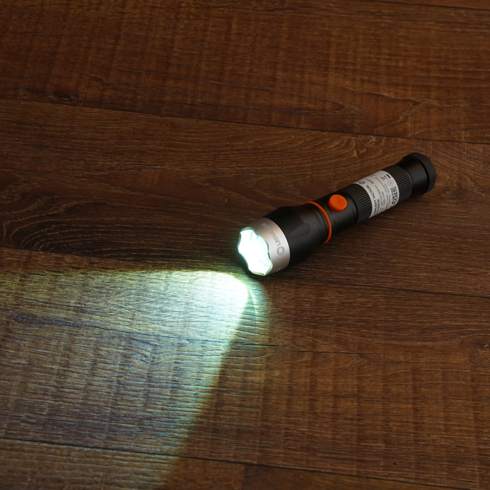 Ledvance tölthető LED zseblámpa 5 üzemmóddal (Flashlight)