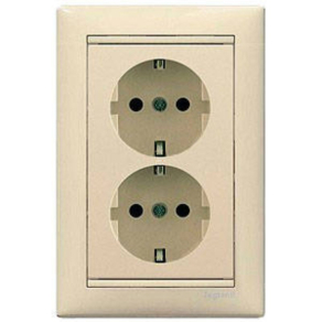   Legrand Valena 2x2P+F csatlakozóaljzat (GYV) biztonsági zsalus elefántcsont - 774371
