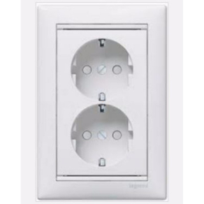  Legrand Valena 2x2P+F (GYV) biztonsági zsalus csatlakozóaljzat (GYV) biztonsági zsalus fehér - 774427