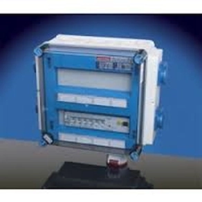   Hensel Mi-4220 Túlfeszültség védelmi szekrény T1 típus,max.50mm2, 3db OBO MC 50-B típusú túlfeszültség levezetővel