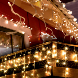   LED-es fényfüggöny, 30 m / 900 db melegfehér LED, 8 fényprogram, fehér vezeték, hálózati adapter, kül- és beltéri kivitel