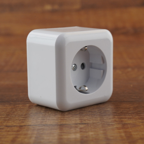   Stilo Forte 2P+F Schuko fehér falon kívüli földelt csatlakozóaljzat, biztomsági zsalus - STI280