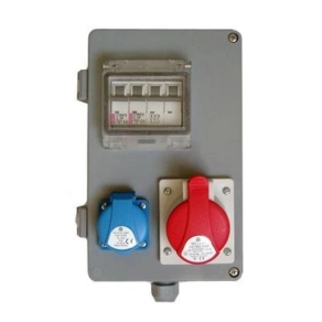   CSE 006 elosztó szekrény (1db 2P+F, 1db 5p 16A, 1db 1C 16A és  1db 3C 16A) CSP50003006