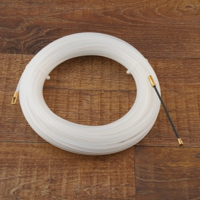 Stilo vezetékbefűző műanyag 25fm d=4mm - STI1265