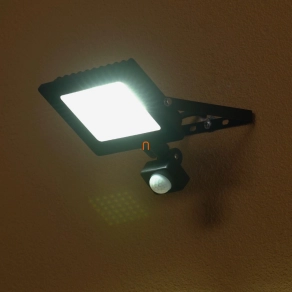   LED reflektor 30W mozgásérzékelős, lapos, fekete IP65 - deLux DEL1716