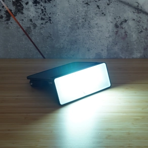   Kültéri napelemes fali LED reflektor mozgásérzékelővel és alkonykapcsolóval, 6500K, 1600lm, IP54, fekete, 19,6x13,9x3,7cm - deLux DEL1836