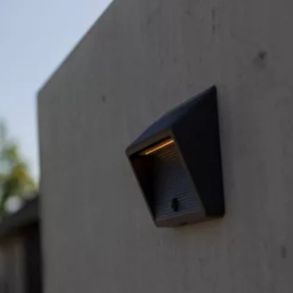 Kültéri napelemes LED fali lámpa mozgásérzékelővel (Linko)