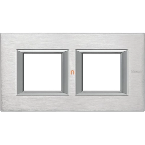   Bticino HA4802M2HCR Axolute 2+2 modulos, vízszintes takarókeret, csiszolt króm felülettel és szögletes kialakítással, süllyesztett szerelvényekhez