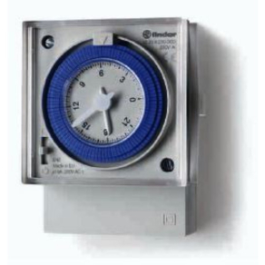   Finder 12.31.8.230.0000 kapcsolóóra homloklapra mechanikus napi és heti 1CO(váltó) 230V