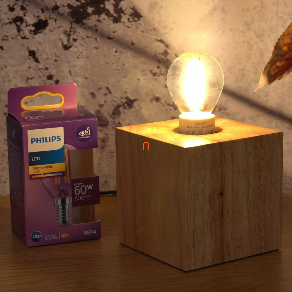 Philips E14 LED 6,5W 806lm 2700K melegfehér kisgömb - 60W izzó helyett