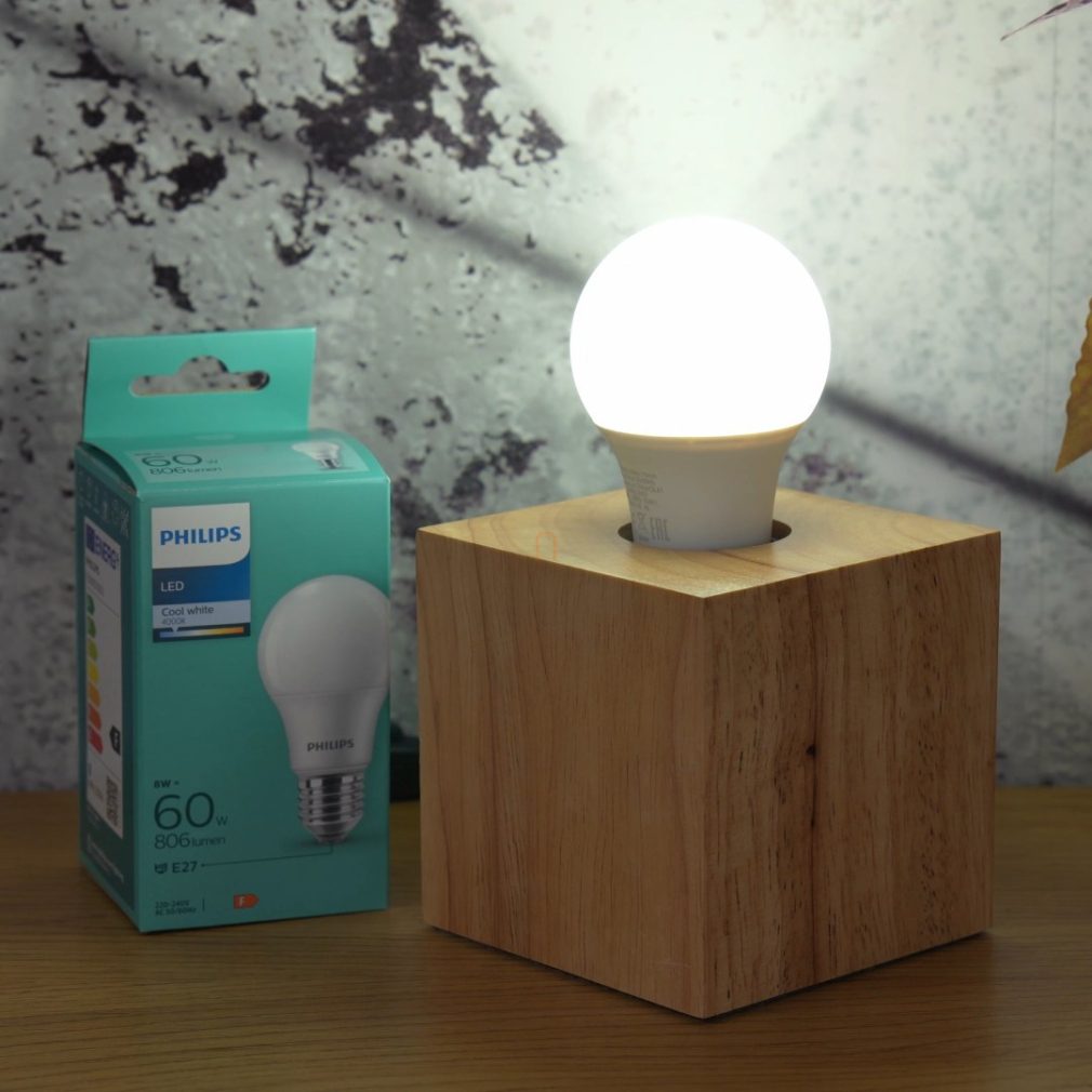 Philips E27 LED, opál, 8 W, 470 lm, hidegfehér fényű - 60 W izzó helyett