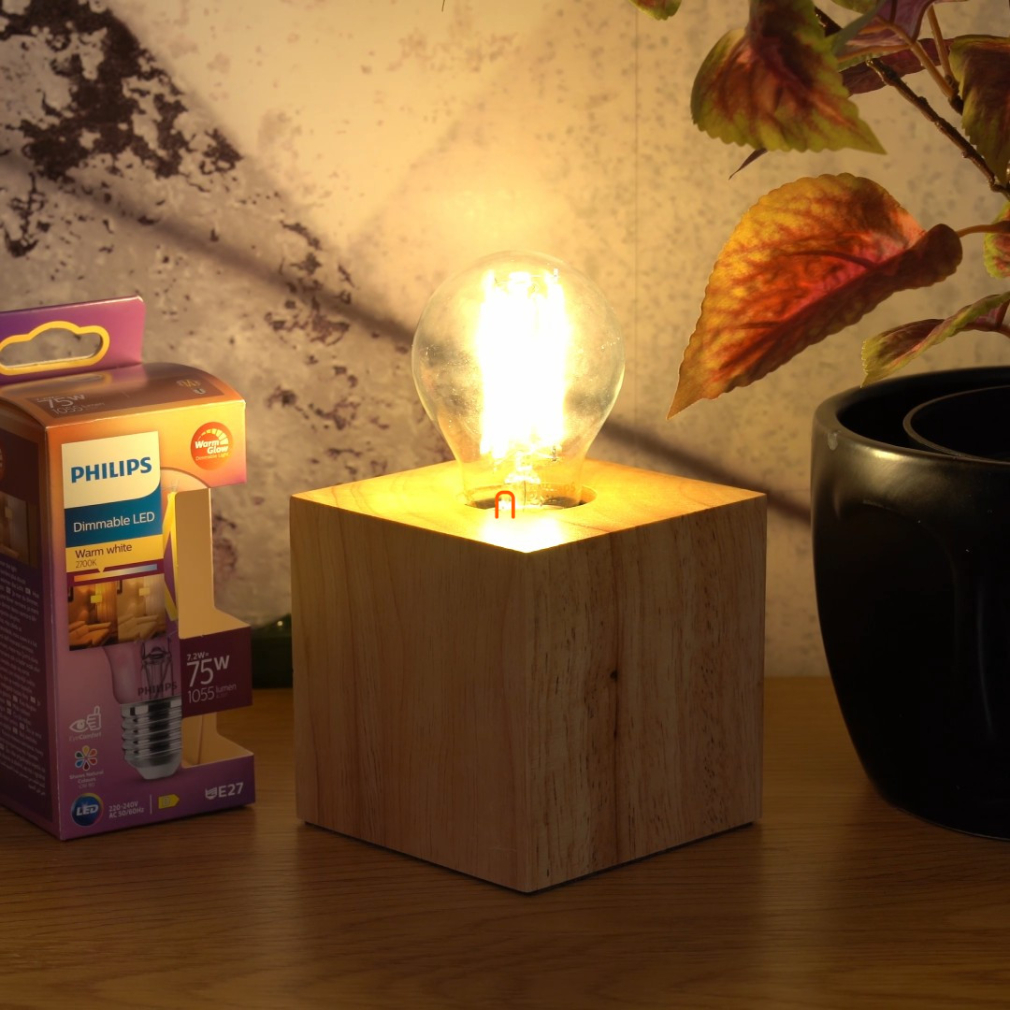 Philips E27 LED víztiszta 7,2W 1055lm extra melegfehér - 75W izzó helyett (Calssic WarmGlow)