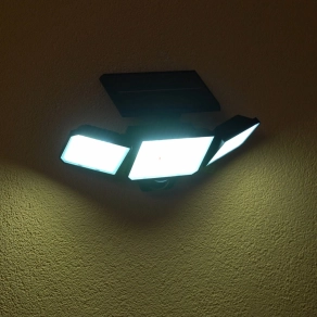   Philips mozgásérzékelős fali LED reflektor (Nysil Security)