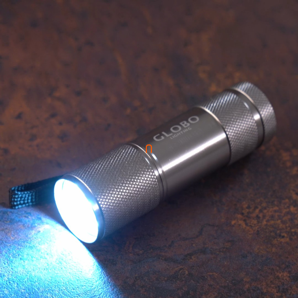 LED zseblámpa, elemmel, extra hidegfehér (Flashlight)