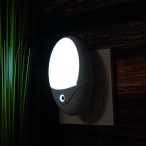   Alkonykapcsolós éjjeli fény, extra hidegfehér - Chaser Globo 31934W